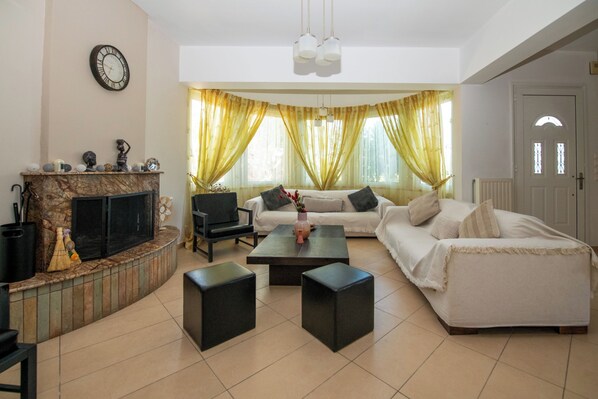 Télévision, cheminée