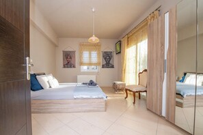 3 bedrooms, iron/ironing board, WiFi, bed sheets