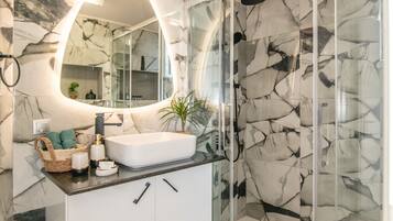 Shower, hair dryer, towels