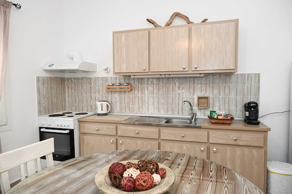 Fridge, oven, stovetop, toaster
