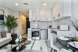 Fridge, microwave, oven, stovetop