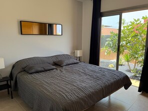3 chambres, fer et planche à repasser, Wi-Fi, draps fournis