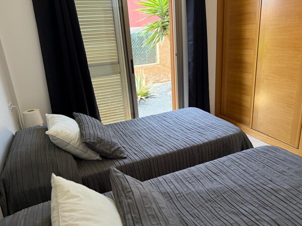3 slaapkamers, een strijkplank/strijkijzer, wifi, beddengoed