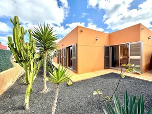 Exterior - Fuerteventura Velvet Golf Holiday Home with Private Pool, Wi-Fi & Air Conditioning (Antigua)