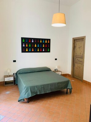 1 slaapkamer, een bureau, reisbedje, gratis wifi