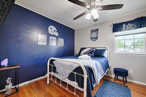 4 bedrooms, iron/ironing board, travel crib, free WiFi - Hot Tub,Gameroom,15 Miles to Dickies Arena,FirePit,BBQ Grill!!!!!!!!!! (Crowley)