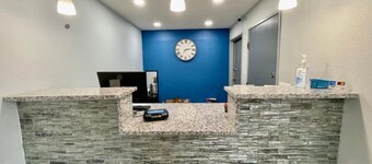 Lamoni Inn & Suites