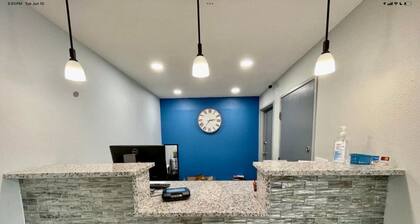 Lamoni Inn & Suites