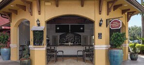 Bar (en la propiedad)