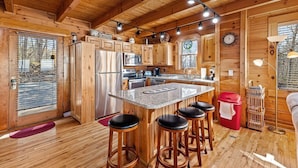 Unclassified image, 5 of 58, button - Mountain Views/ Secluded 3 King Bed Master Suites/Pet friendly w/fee (Sevierville)