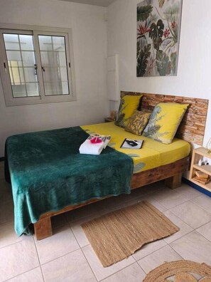 1 dormitori, planxa i posts de planxar, wifi gratuïta i roba de llit