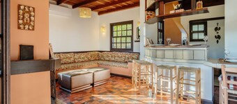 3-bedroom House 800m From the Beach Tab0140
