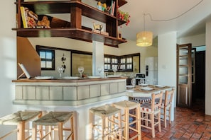 Basic Villa | Dining
