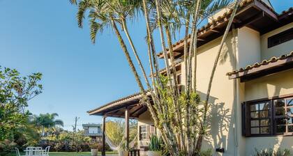 3-bedroom House 800m From the Beach Tab0140