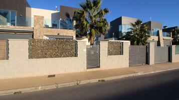 House | Bahagian luar