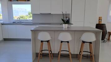 Micro-ondes, four, plaque de cuisson, lave-vaisselle
