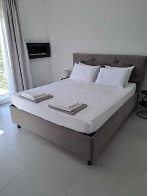 3 bedrooms, iron/ironing board, WiFi, bed sheets - Modern villa with a private pool (Bogišići)