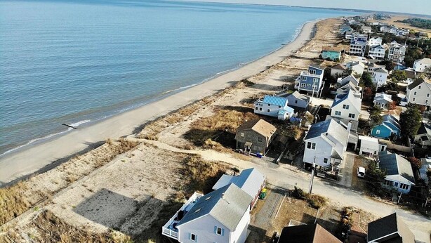 A coastal residential area with houses along the beach and a clear view of the ocean. - Escape to this charming beach cottage along the coast of Broadkill Beach (Milton)