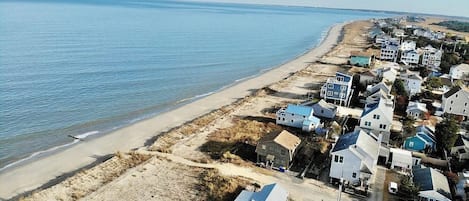 靠近海滩、沙滩椅