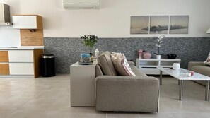 Books - Relaxing Stay by the Beach (Balıkesir)