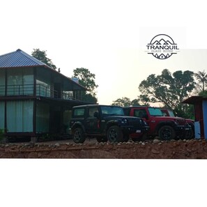 Property grounds - Tranquil Glass House By Coorg Tree House (madikeri)