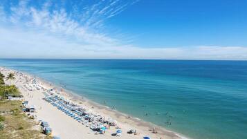 Una playa cerca