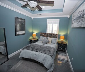 5 bedrooms, iron/ironing board, WiFi, bed sheets
