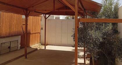 Charming 2-bedroom apartment in lovely Houmt Souk with AC