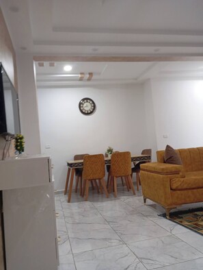 TV - Charming 2-bedroom apartment in lovely Houmt Souk with AC (Houmt Souk)