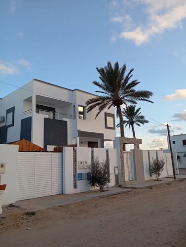 Charming 2-bedroom apartment in lovely Houmt Souk with AC