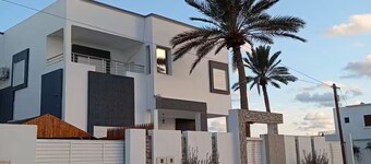 Charming 2-bedroom apartment in lovely Houmt Souk with AC