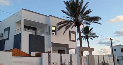 Charming 2-bedroom apartment in lovely Houmt Souk with AC