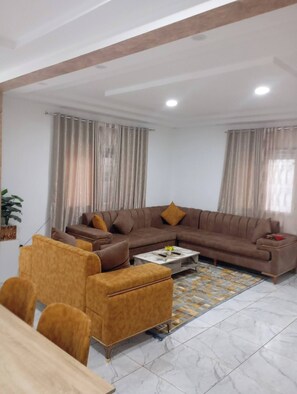 TV - Charming 2-bedroom apartment in lovely Houmt Souk with AC (Houmt Souk)