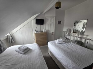 Comfort Twin Room, 2 Twin Beds, Private Bathroom, Mountain View | Iron/ironing board, free WiFi