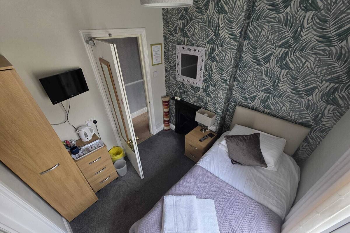 Iron/ironing board, free WiFi