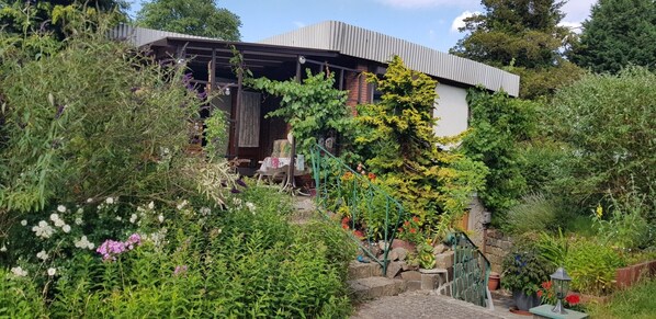 Exterior - Cozy Lakeside Bungalow with Private Terrace and Garden (Schwielochsee)