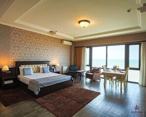 Chambre Deluxe, vue mer | Literie de qualité supérieure, matelas Tempur-Pedic, minibar