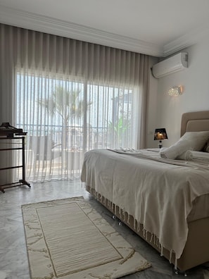 3 bedrooms, iron/ironing board, WiFi, bed sheets - Luxury villa in Sidi Bou Saïd, sea view, walking distance to beach, terrace, jacuzzi, (Site archéologique de Carthage)