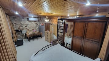 1 bedroom, iron/ironing board, Internet