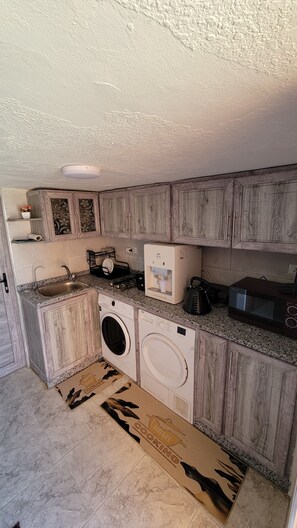 Microondas y placa de cocina