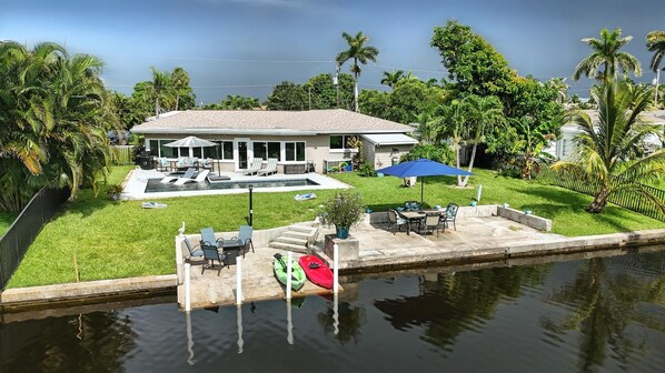 屋外プール、温水プール