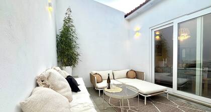 Charming Scandi-inspired cottage with terrace and rooftop / 30 min to Comporta.