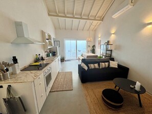 Smart TV, fireplace, stereo, computer monitors