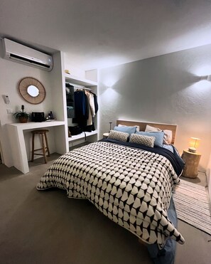 3 Schlafzimmer, Schreibtisch, Bügeleisen/Bügelbrett, Reisekinderbett