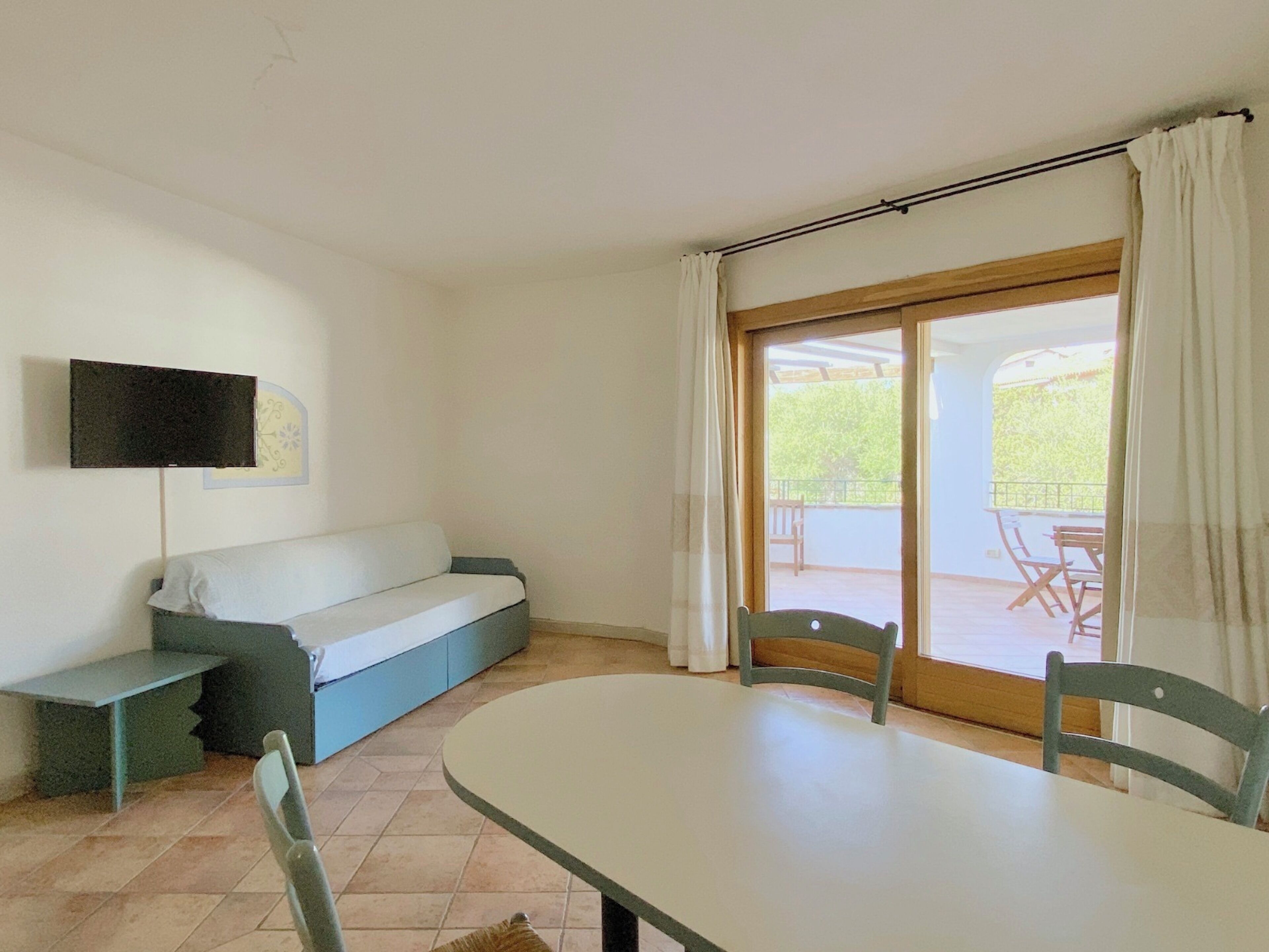 24-英寸纯平电视（配备有线频道）