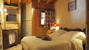 4 bedrooms, WiFi, bed sheets