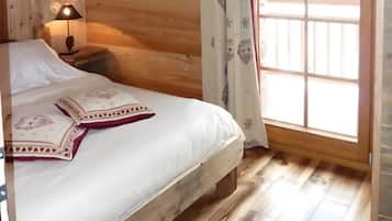 4 bedrooms, WiFi, bed sheets