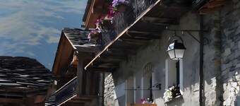 Chalet 'L'Angelina' with Mountain View