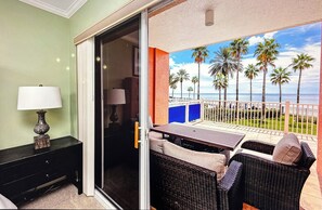 Outdoor dining - Luxury beachfront  2/2 condo at the famous Tides Bech Club! (North Redington Beach)