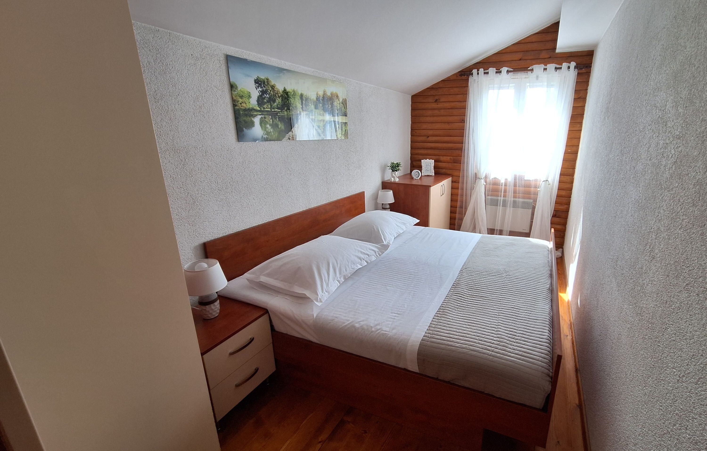 4 bedrooms, free WiFi, bed sheets